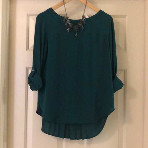 LOFT Tops - NWOT LOFT pleat back roll sleeve green blouse XS